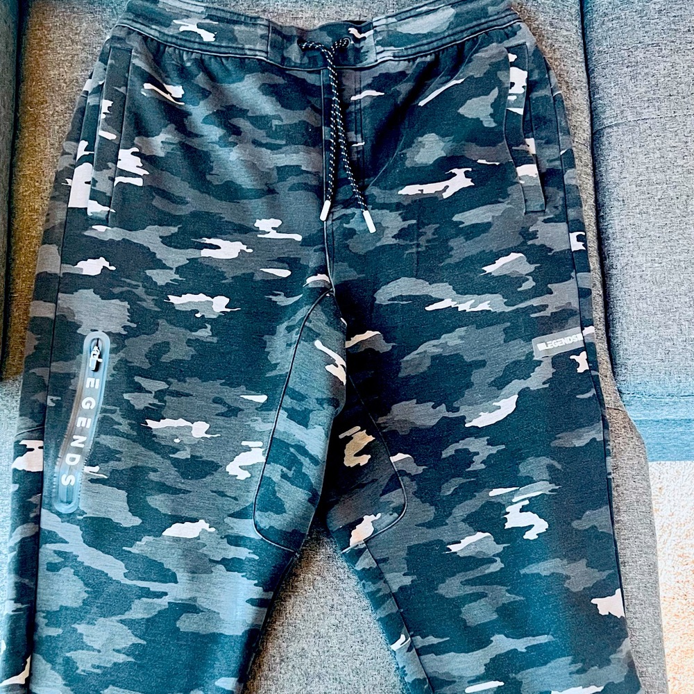 Legends Mens Large Hawthorne Tech Joggers - Black/Snow Camo